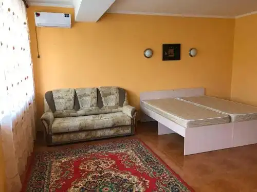 Белых Акаций 1Б - 26