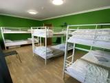 Спальное место на двухъярусной кровати в общем номере для женщин