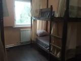 Спальное место на двухъярусной кровати в общем номере для мужчин и женщин