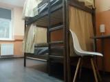 Спальное место на двухъярусной кровати в общем номере для женщин