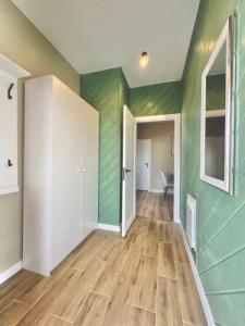 Частный дом с новым дизайнерским ремонтом и мебелью - 27