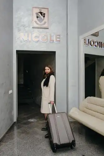 Nicole - 20