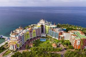 Merit Crystal Cove Hotel Casino & Spa, Кирения