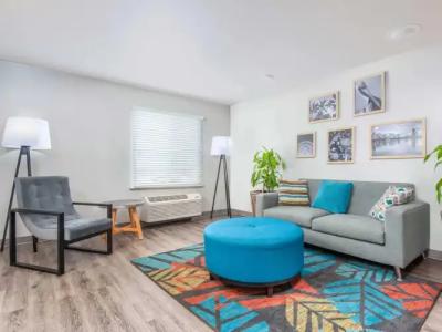 WoodSpring Suites Orlando South - 13