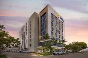 Отель «Comfort Inn & Suites Miami International Airport», Майами