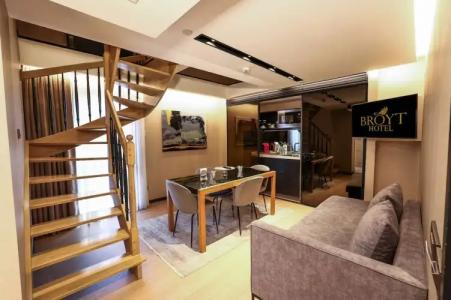 Broyt Suites - 104