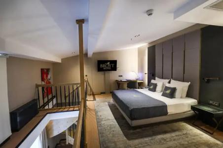 Broyt Suites - 112