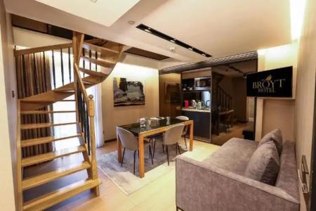 Broyt Suites - 144