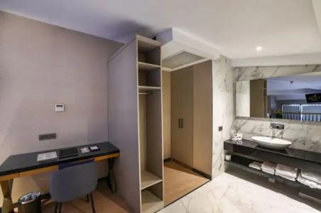 Broyt Suites - 137