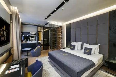 Broyt Suites - 162