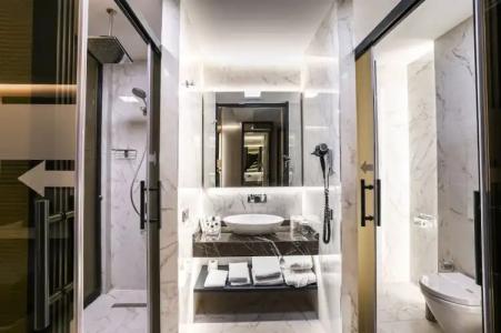 Broyt Suites - 103