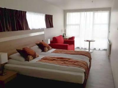 Duus by Keflavik Airport - 100