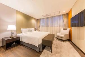 Отель «Howard Johnson by Wyndham Incheon Airport», Инчхон