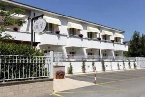 Hotel «Mare Azzurro», Террачина