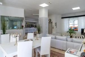 Hotel «Diamante», Каттолика