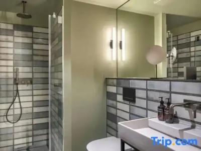 Gekko House Frankfurt, a Tribute Portfolio - 69