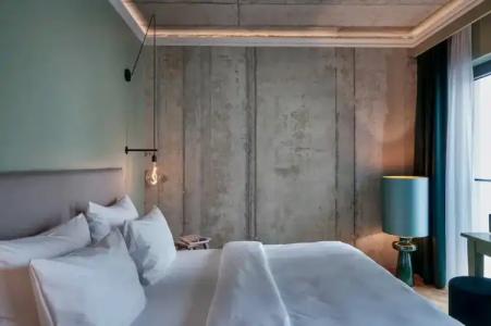 Gekko House Frankfurt, a Tribute Portfolio - 105