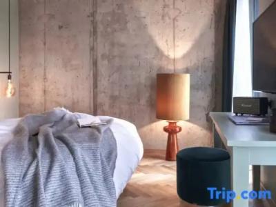 Gekko House Frankfurt, a Tribute Portfolio - 56