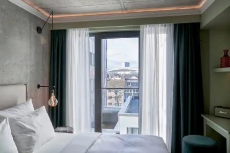 Gekko House Frankfurt, a Tribute Portfolio - 72