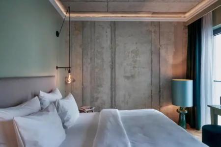 Gekko House Frankfurt, a Tribute Portfolio - 77