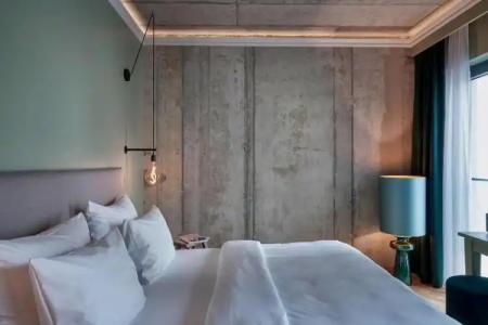 Gekko House Frankfurt, a Tribute Portfolio - 110