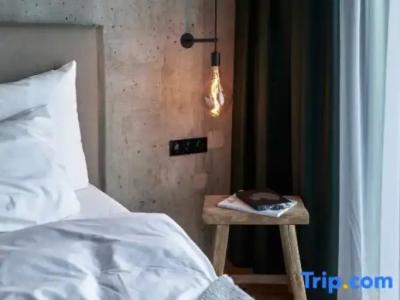 Gekko House Frankfurt, a Tribute Portfolio - 59