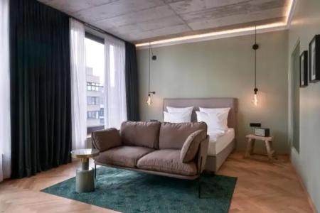 Gekko House Frankfurt, a Tribute Portfolio - 139