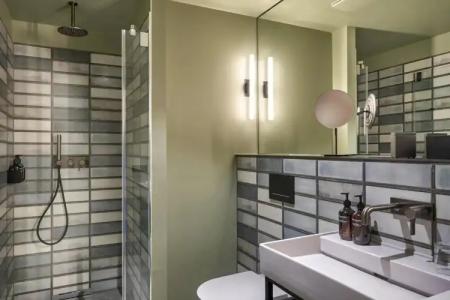 Gekko House Frankfurt, a Tribute Portfolio - 6