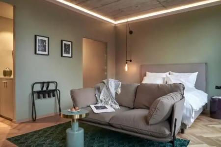 Gekko House Frankfurt, a Tribute Portfolio - 140