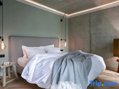 Gekko House Frankfurt, a Tribute Portfolio - 58