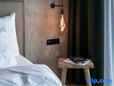 Gekko House Frankfurt, a Tribute Portfolio - 131