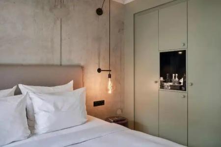 Gekko House Frankfurt, a Tribute Portfolio - 112