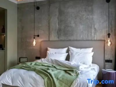 Gekko House Frankfurt, a Tribute Portfolio - 92