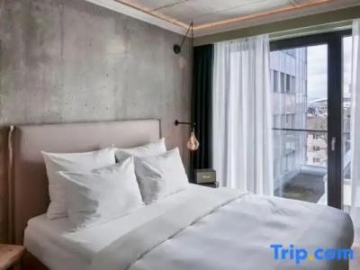 Gekko House Frankfurt, a Tribute Portfolio - 63