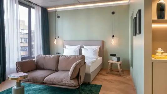 Gekko House Frankfurt, a Tribute Portfolio - 120