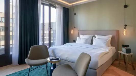 Gekko House Frankfurt, a Tribute Portfolio - 22