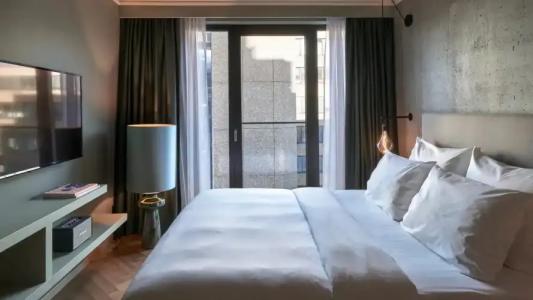 Gekko House Frankfurt, a Tribute Portfolio - 82