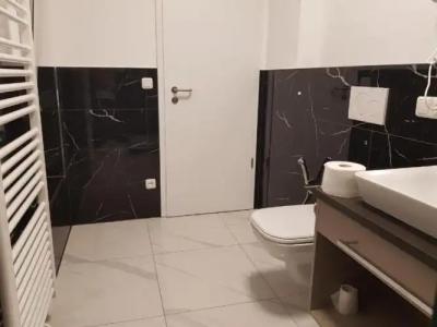 Emiliana am Bahnhof - 6