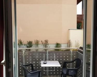 Emiliana am Bahnhof - 5