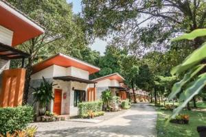Baan Klang Suan Resort (บ้านกลางสวนรีสอร์ท), Чумпхон