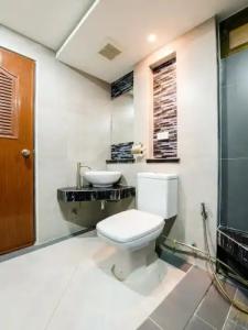 Vaccinated Staff - Oyo 458 Nakorn Siam Boutique - 31