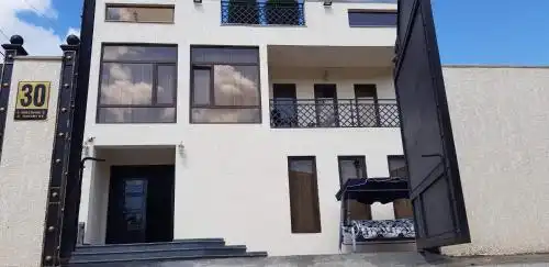 Terrace Sinauri - 52