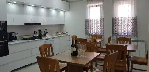 Terrace Sinauri - 55