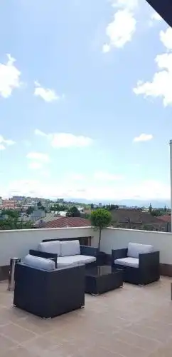 Terrace Sinauri - 60