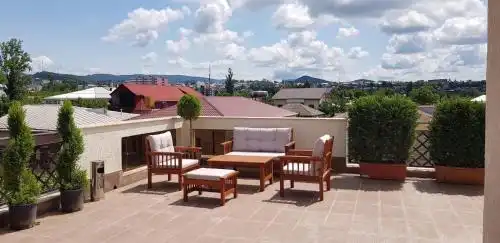 Terrace Sinauri - 45