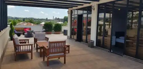 Terrace Sinauri - 16