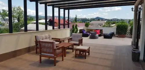 Terrace Sinauri - 17