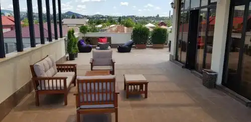 Terrace Sinauri - 18