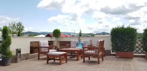 Terrace Sinauri - 25