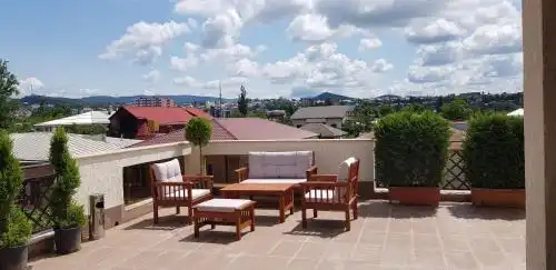 Terrace Sinauri - 26